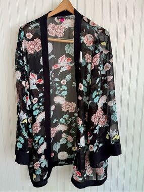Vince Camuto Black and Soft Floral Duster Size L